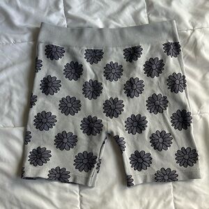 Size M/L Intimately free people daisy print biker shorts